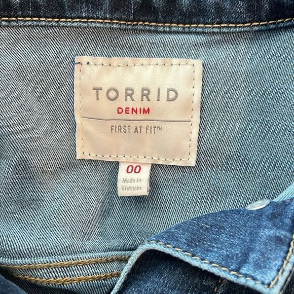 TORRID Women’s Denim Jean Jacket Coat Trucker Style Stretch - Picture 7 of 10